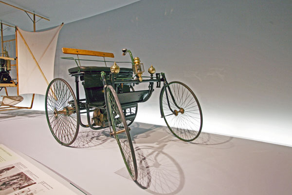 M-BASE エムベース ｜ 街角のクルマたちAtoZ